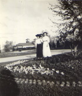 Victorian ladies at City Park.jpg